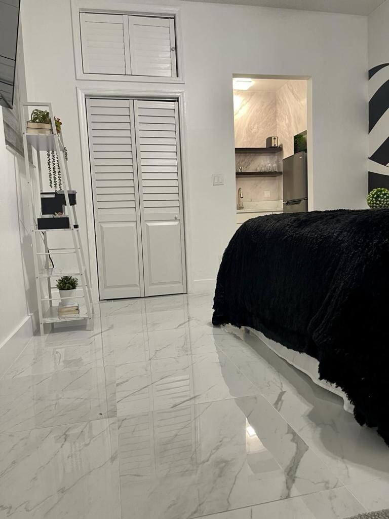 Cozy Studio, Prime Location, Remodeled, 1 Parking West Palm Beach Exterior photo